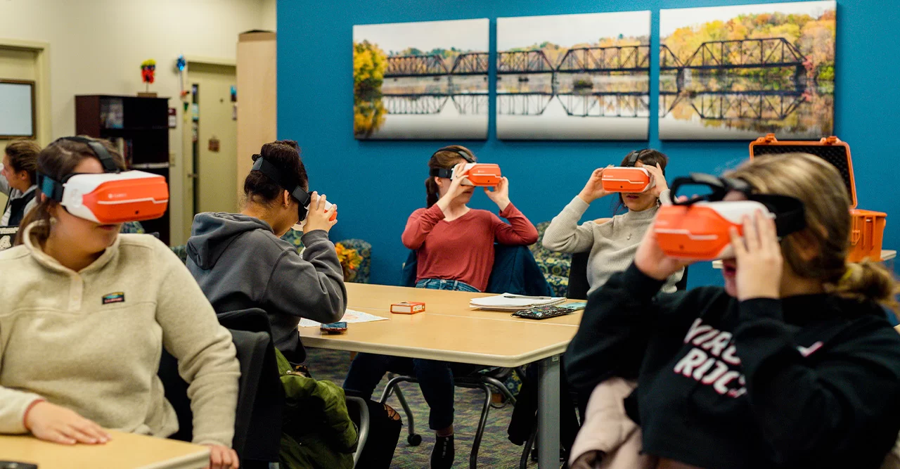 Students-wearing-classvr-headsets-1.jpg